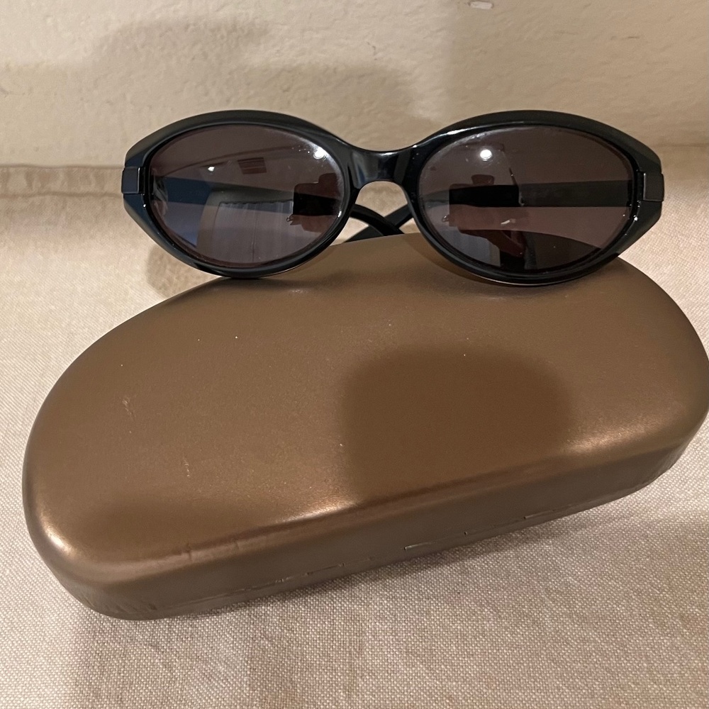 Womens Gucci sunglasses black